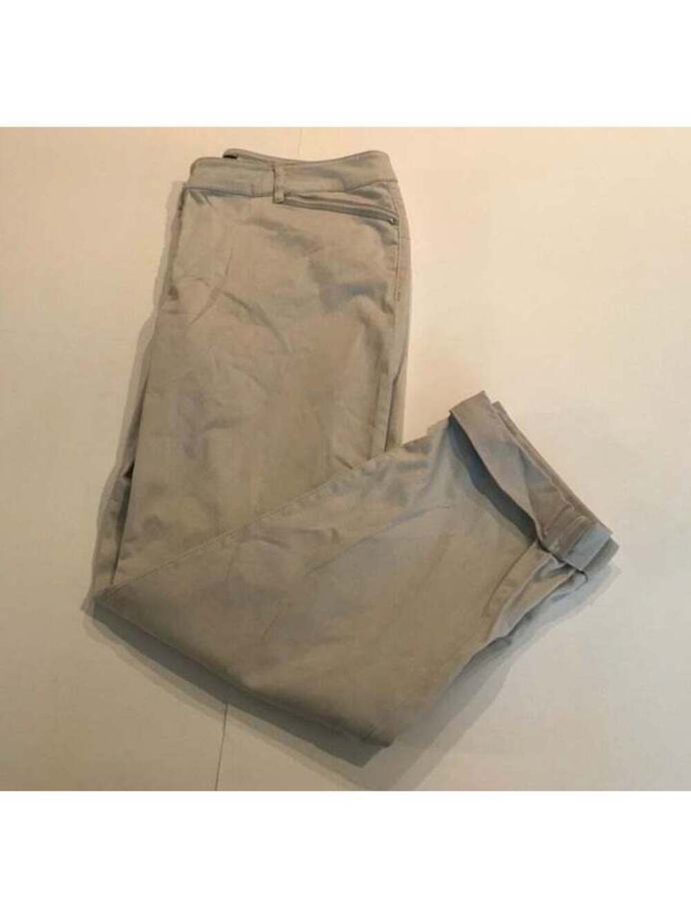 White House Black Market Slim Crop Sz 6
